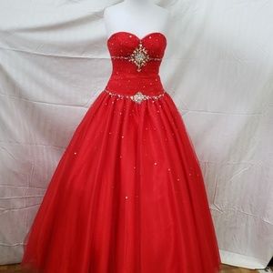 Sweetheart red tulle ballgown Tiffany designs